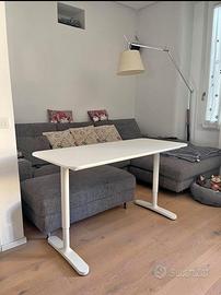 Tavolo scrivania IKEA altezza regolabile 140x60