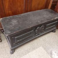 Antica cassapanca da restaurare.