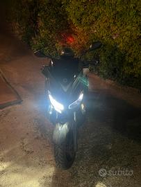 Xmax 400 momo design