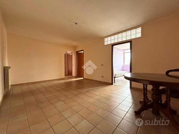 2 LOCALI A MONTEROTONDO