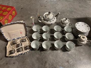 Set di porcellane e portatovaglioli in argento