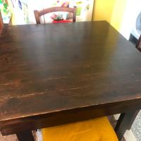 Tavolo in legno massello e 4 sedie e divano in pel