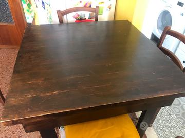 Tavolo in legno massello e 4 sedie e divano in pel