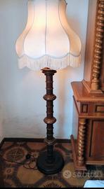 Lampada vintage in legno 