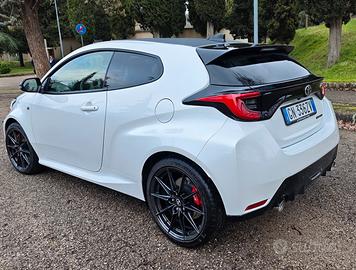 YARIS GR CIRCUIT BIANCO PERLA