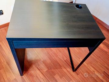 Scrivania Micke Ikea marrone-nero