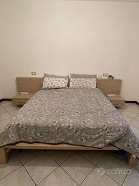 Struttura letto matrimoniale con comodini