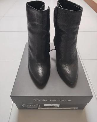 Stivaletti Tronchetti neri eleganti donna.