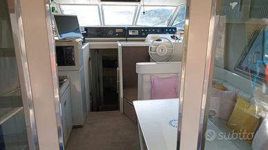 Imbarcazione a motore