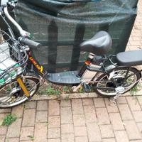 Bici con acceleratore