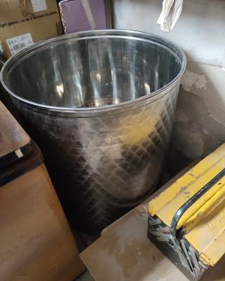 Contenitore in acciaio per olio/vino