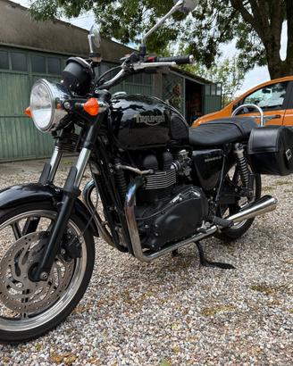 Triumph Bonneville SE 2012