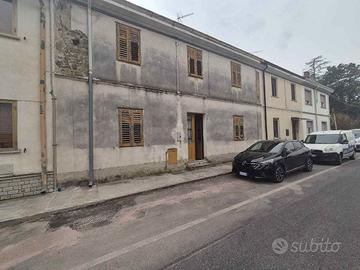 RONCHI Casetta da ristrutturare con giardino