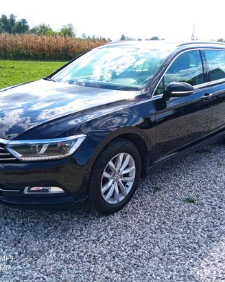 Volkswagen Passat Variant 1.6 TDI SCR HIGHLINE Blu