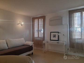 Porta sola suddivisa in 3 appartamenti restaurati