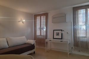 Porta sola suddivisa in 3 appartamenti restaurati