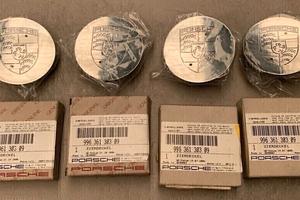 TAPPI Coprimozzo/Ruota CROMATI Porsche NUOVI