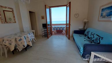 Trilocale vista mare clima posto auto