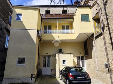 2 LOCALI A SANTA MARIA A VICO