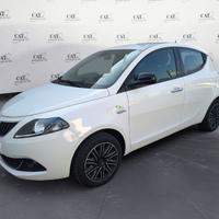 Lancia Ypsilon 0.9 silver hybrid