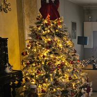 Albero di natale innevato