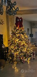 Albero di natale innevato