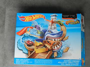 Hot weels squalo spiaggia con scatola