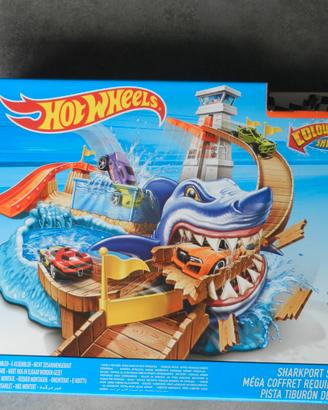 Hot weels squalo spiaggia con scatola