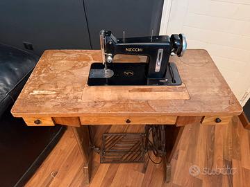 Macchina da cucire Necchi