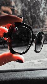 occhiali da sole oversize ma eleganti. 