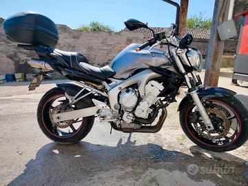 YAMAHA FZ6