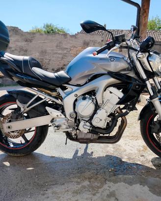 YAMAHA FZ6