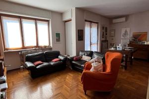 STRAMBINO Ampio e Luminoso Quadrilocale