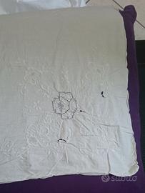 tovaglia vintage ricamata