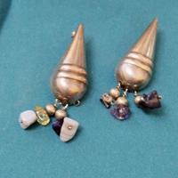 orecchini in argento e pietre pendenti