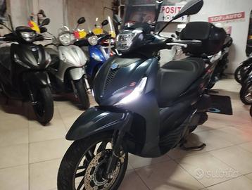 PRONTA CONSEGNA BEVERLY 300 SPORT ABS FUL LED HPE