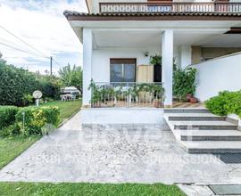 Villa Via V. Alfieri, 38, 00042, Anzio