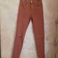 Jeans donna colore mattone con effetto strappato