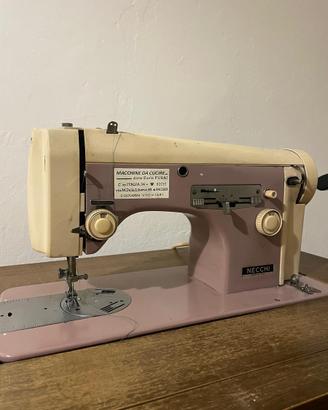 Macchina da cucire Necchi