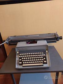 Macchina da scrivere Remington International