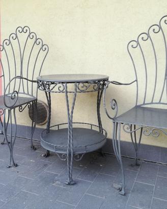 Tavoli e poltrone da giardino