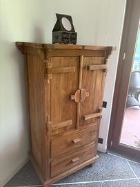 Mobile/armadio  artigianale  in teak