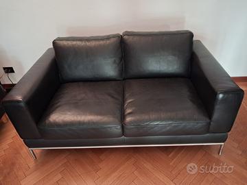 Divano pelle nera IKEA