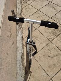 monopattino a spinta