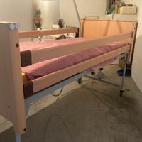 Letto per anziani a quattro motori