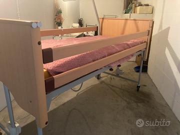 Letto per anziani a quattro motori