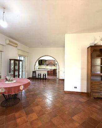VILLA SINGOLA A NETTUNO