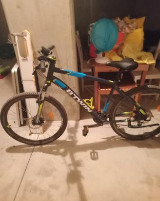 bicicletta Rockrider 520 cerchi da 27' come nuova