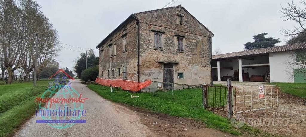 Rustico / Casale di 260 m² con più di 5 locali a C - Vista 5