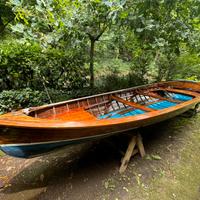 Barca in legno da fiume